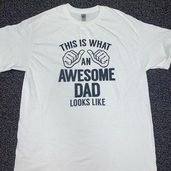 This is what an awesome dad looks like t-shirt - Picture 2 of 2